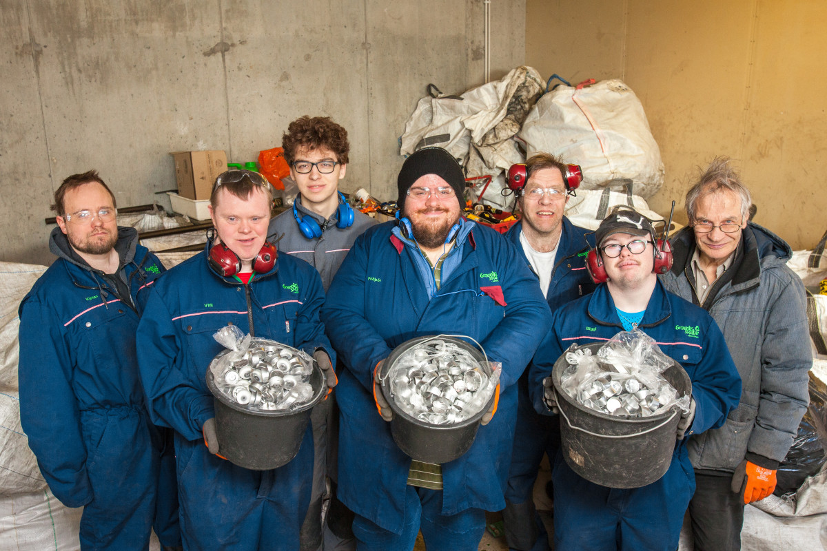 Fjallað verður um endurvinnsluátak sprittkerta á ársfundi Samáls. Hér má sjá starfsmenn Grænna skáta&hellip;